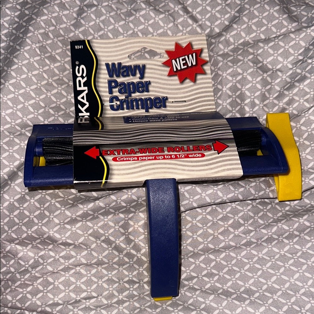 Blue and Yellow Party Paper Cutter